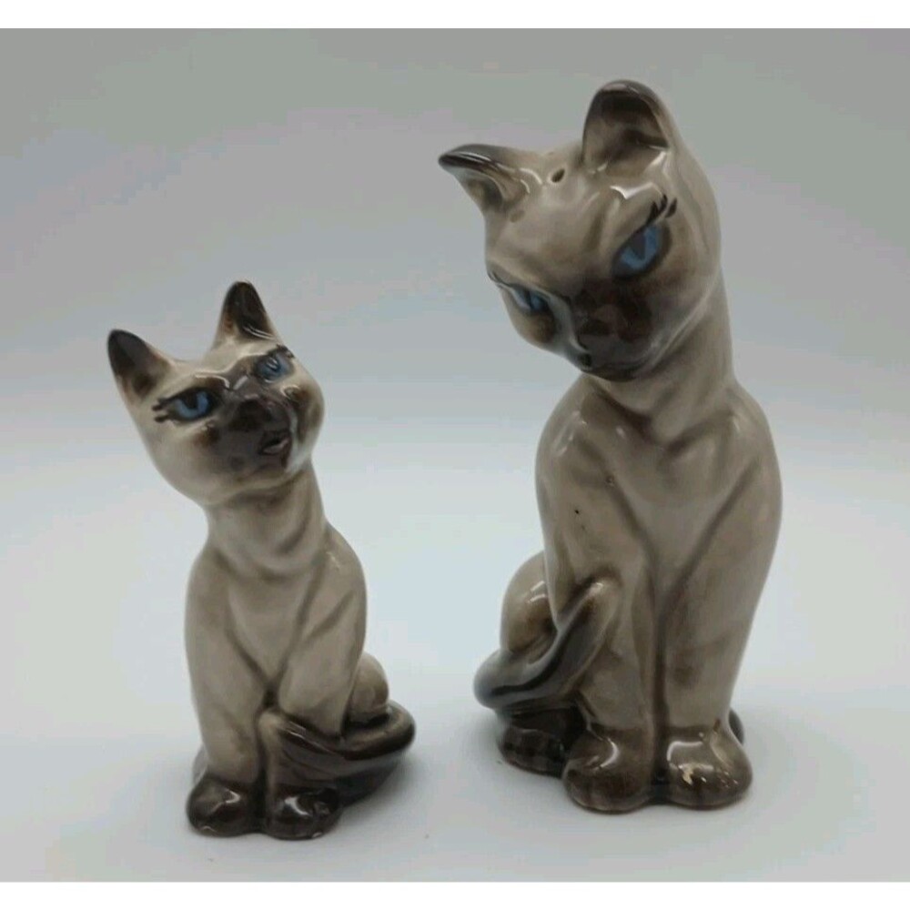 Vtg Siamese Cat Salt & Pepper Shakers Kitten Blue eyes Ceramic Art Studio USA